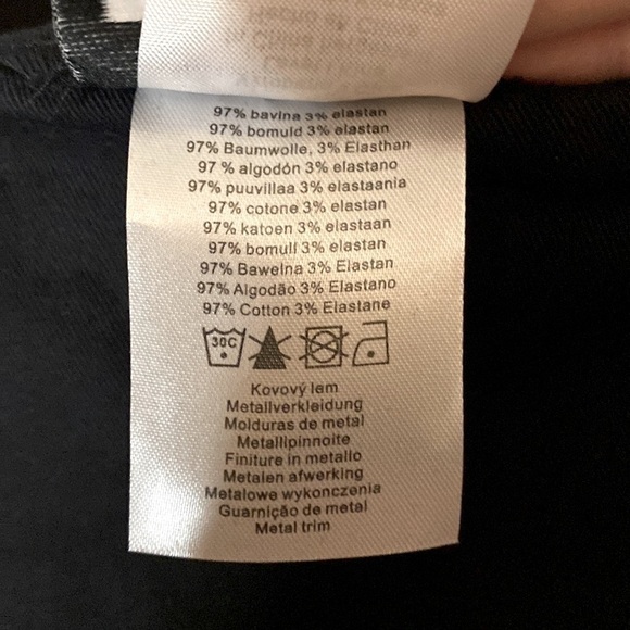 The RAGGED PRIEST Restrain Buckle Mini Skirt Double Grommet - Picture 8 of 9